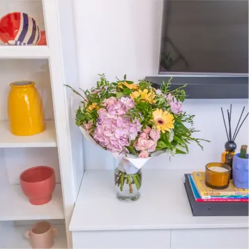 Compra Ramo de Hortensia Brisa Delicada en Barcelona | Ramos de Flores