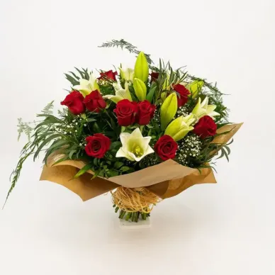 Comprar Ram de Longuiflorum i Roses Vermelles a Barcelona | Rams de Flors