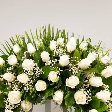 Compra Corona de Roses Blanques a Barcelona | Flors per a Difunts 2