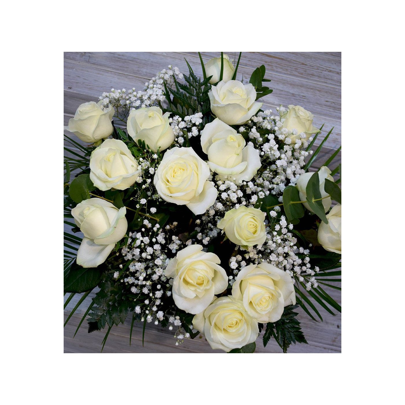 https://floresnavarro.com/698-large_default/ramo-de-15-rosas-blancas.jpg