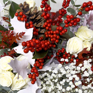Ramo navideño pequeño | Flores blancas y rojas 2