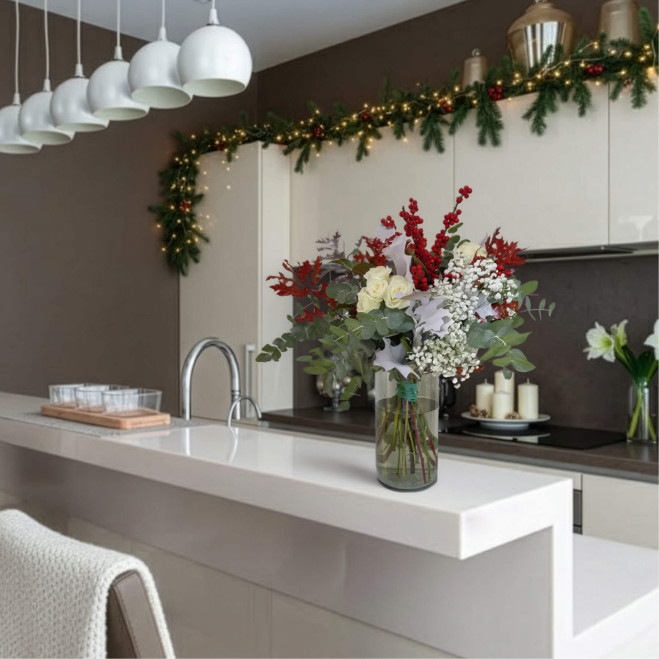 Ramo navideño pequeño | Flores blancas y rojas