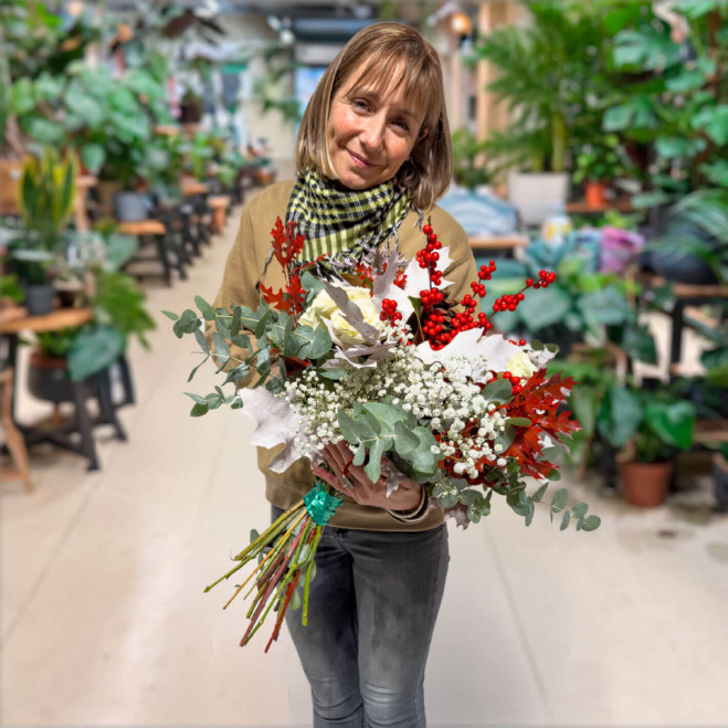 Ramo navideño pequeño | Flores blancas y rojas