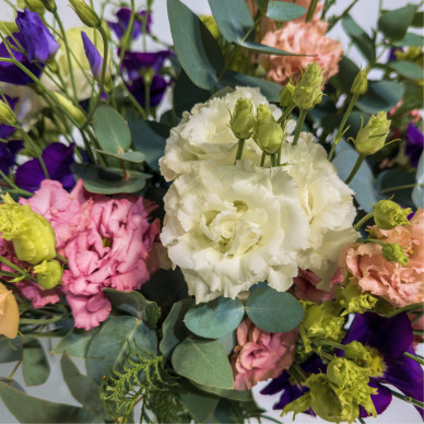 Ramo de lisianthus – Elegancia floral para regalar o decorar 2