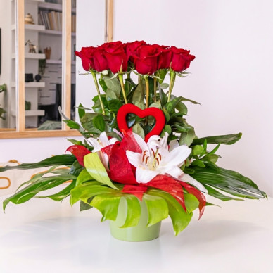Comprar Arreglo Vertical de 12 Rosas Rojas para San Valentín en Barcelona | Flores San Valentín