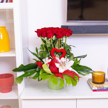 Comprar Arreglo Vertical de 12 Rosas Rojas para San Valentín en Barcelona | Flores San Valentín