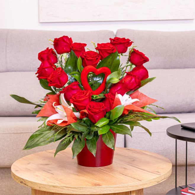 Corazón de rosas rojas y lirios | Regalo de San Valentín romántico