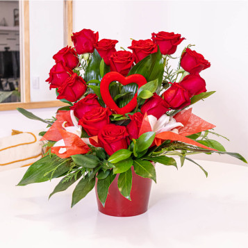 Corazón de rosas rojas y lirios | Regalo de San Valentín romántico