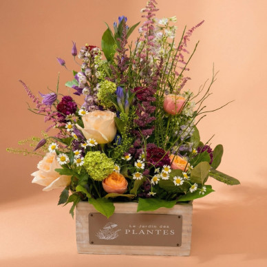 Caja Vegetativa | Arreglo Floral Silvestre con Delfinium y Rosas Garden | Flores Navarro Barcelona