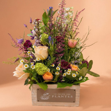 Caixa Vegetativa | Arranjament Floral Silvestre amb Delfinium i Roses Garden | Flors Navarro Barcelona