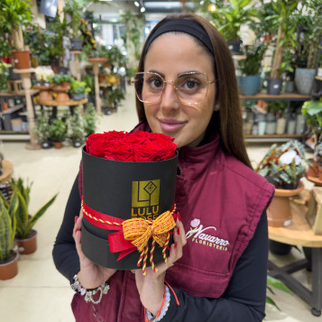 Caja de 9 rosas rojas preservadas con lazo de senyera | Regalo Sant Jordi