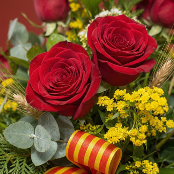 Jarrón con 12 rosas rojas | Centro elegante para Sant Jordi