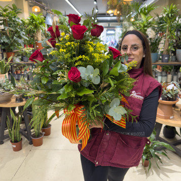 Jarrón con 12 rosas rojas | Centro elegante para Sant Jordi