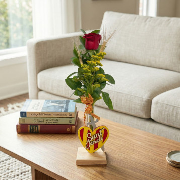 Rosa con figura corazón senyera y espada | Regalo original Sant Jordi