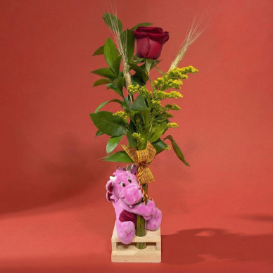 Rosa con peluche de dragón en base de madera | Regalo Sant Jordi original 2