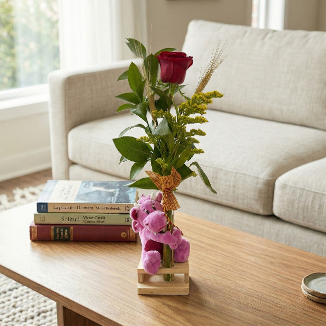 Rosa con peluche de dragón en base de madera | Regalo Sant Jordi original