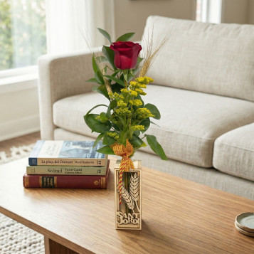 Rosa roja en base de madera con espiga | Regalo Sant Jordi elegante