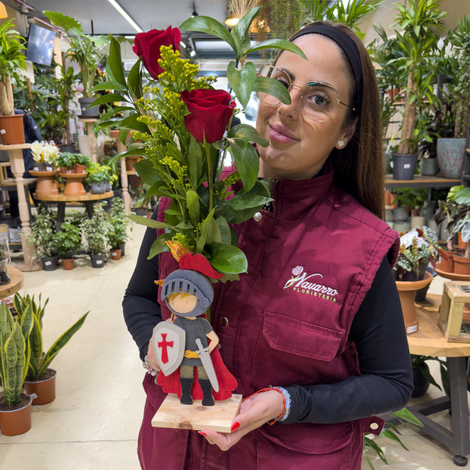Figura Sant Jordi con 2 rosas rojas | Regalo tradicional Sant Jordi