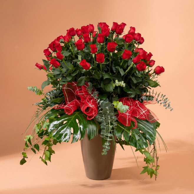 Compra Preciosa Composició de 80 Roses Vermelles a Barcelona | Centres de Flors