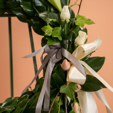 Comprar Corona de magnolia con detalle de flor en Barcelona | Coronas 2