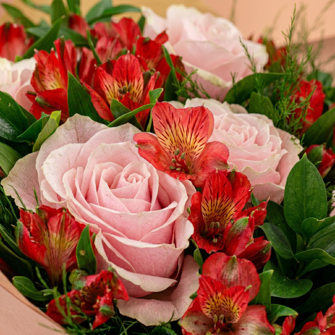 Comprar Ramo de Rosas y Alstromelia en Barcelona | Flores