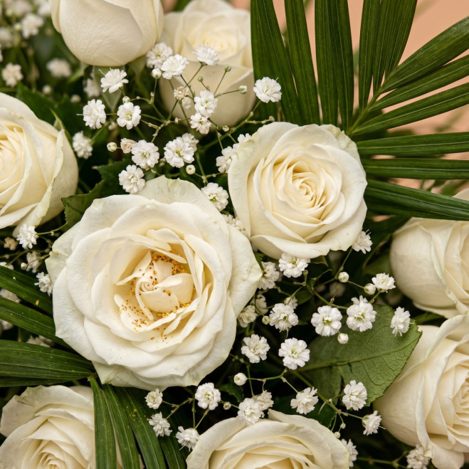 Compra Corona de Roses Blanques a Barcelona | Flors per a Difunts