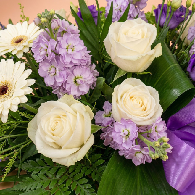 Comprar Ramo Funerario en Tonos Blancos y Lilas en Barcelona | Flores para Funeral