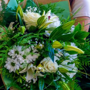 flores mas bonitas Ramo de lilium, margarita y rosas - Pequeño