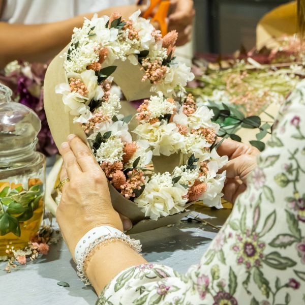 Com fer lletres amb flors preservades?