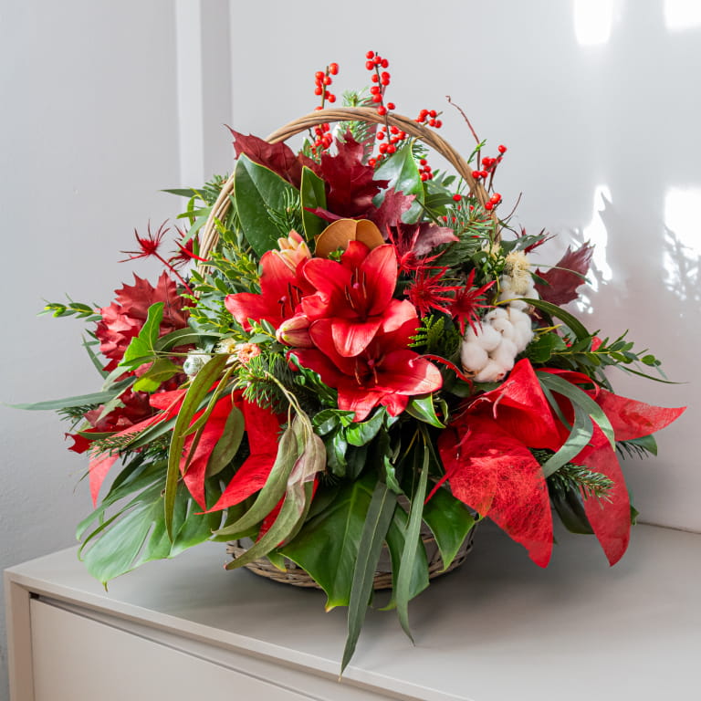 cesta de flores con lilium