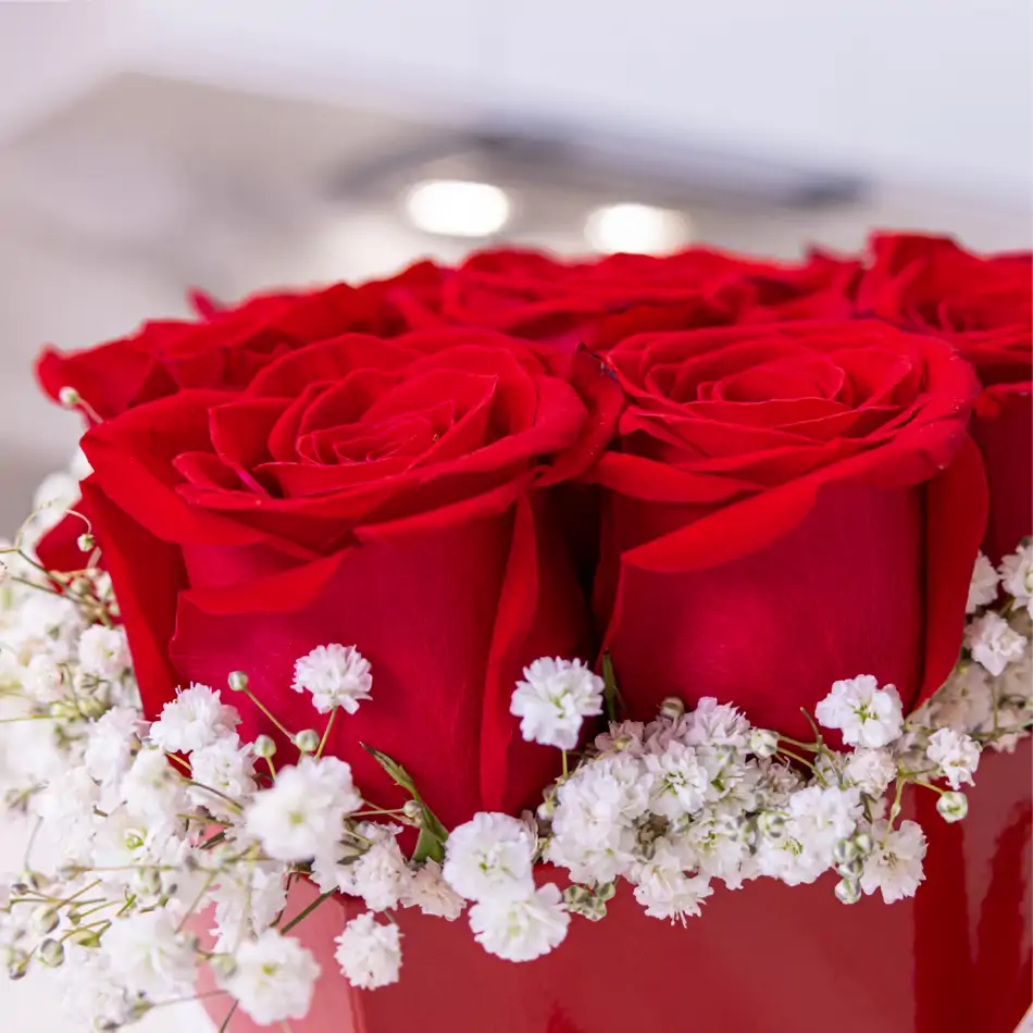 Caja Corazón de 9 Rosas Rojas para un San Valentín Romántico.SV6