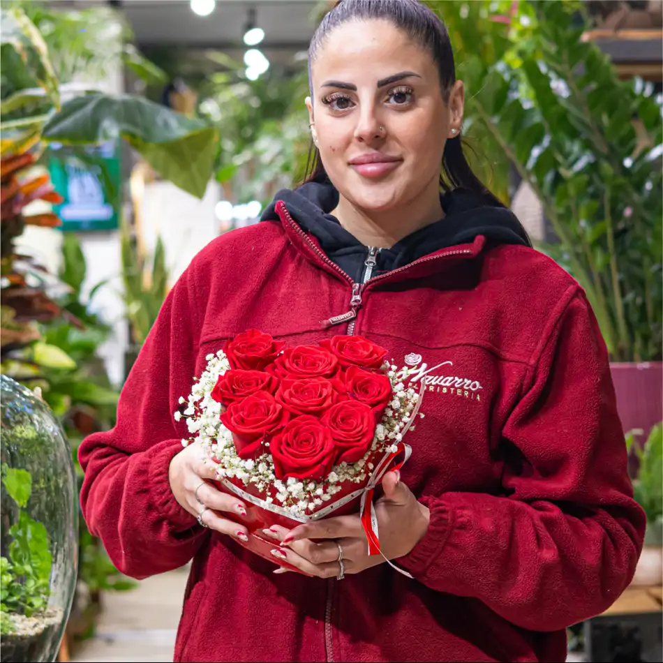 Caja Corazón de 9 Rosas Rojas para un San Valentín Romántico.SV6