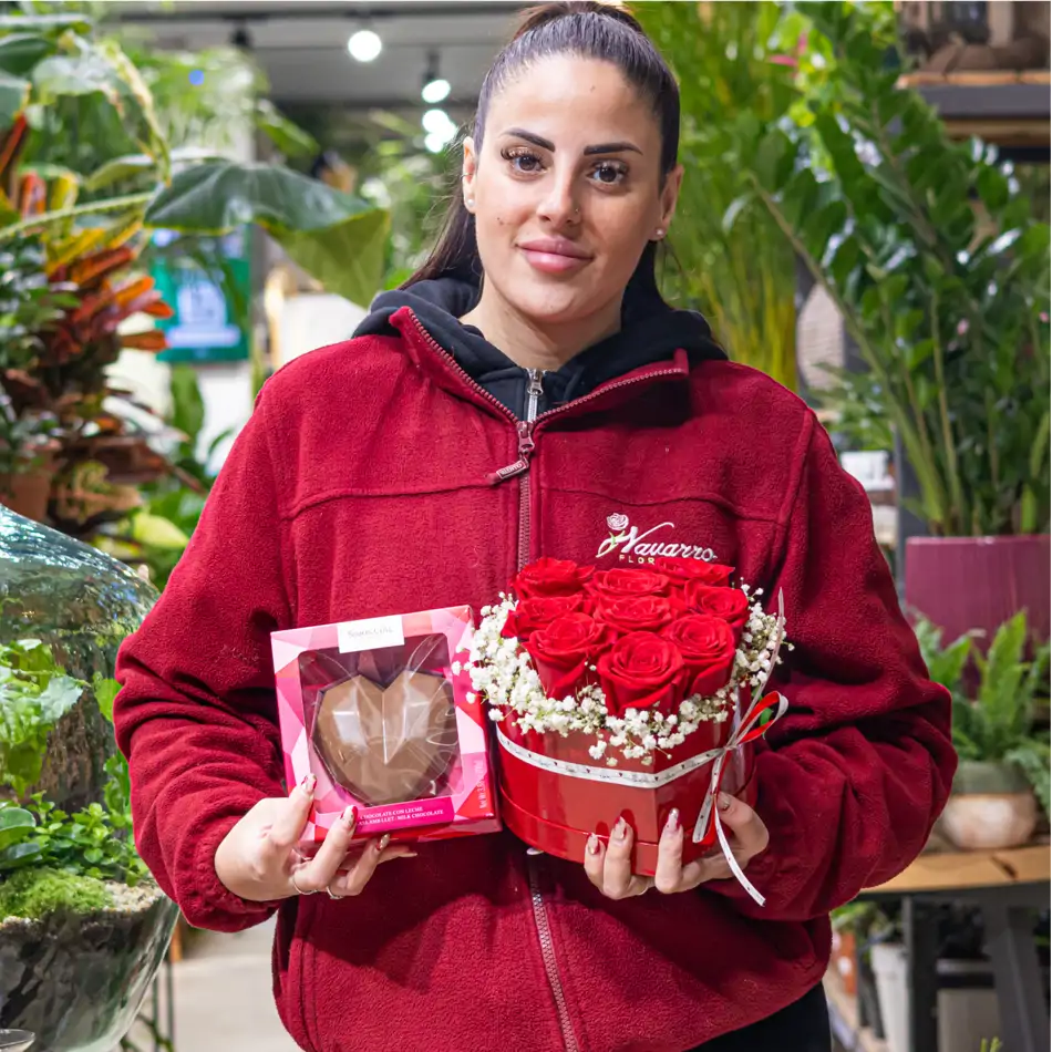 Caja Corazón de 9 Rosas Rojas para un San Valentín Romántico.SV6