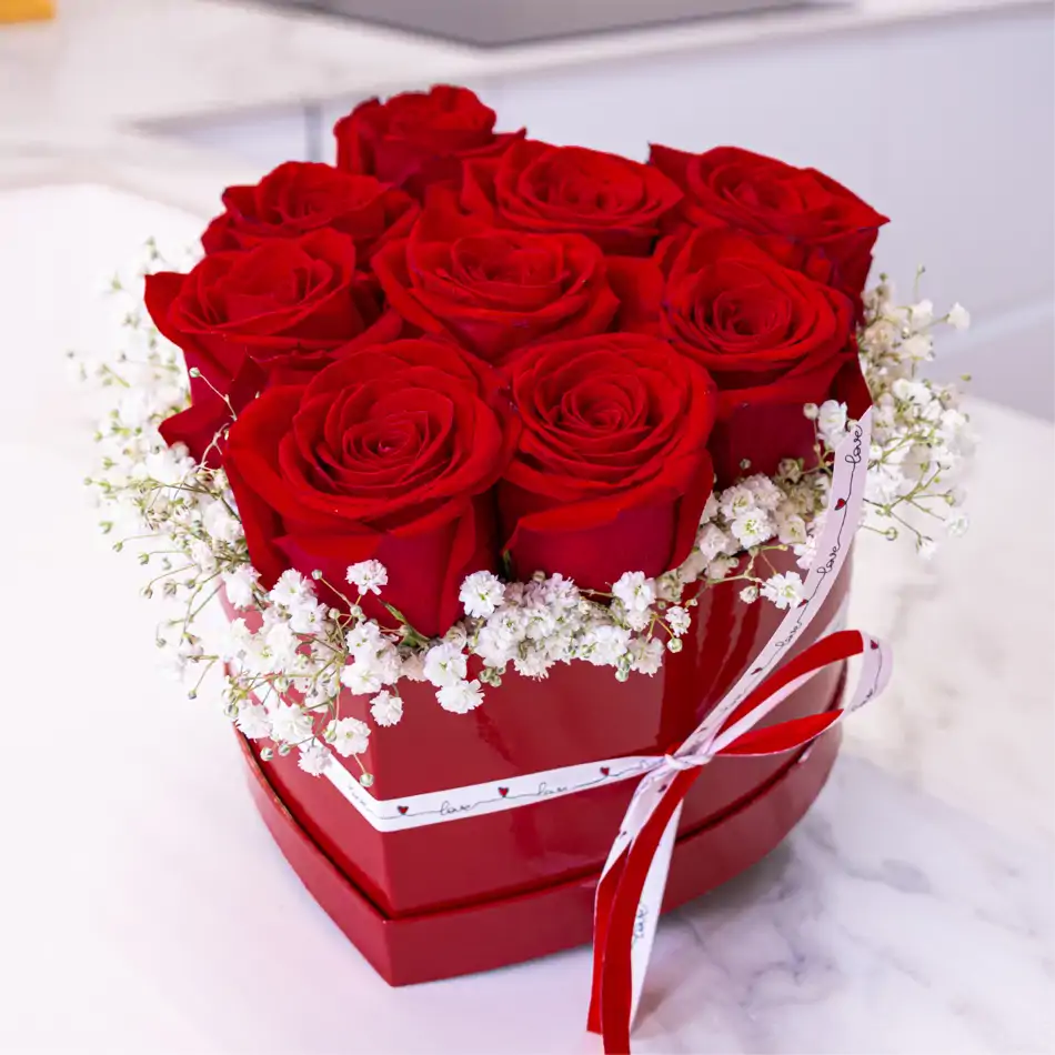 Caja Corazón de 9 Rosas Rojas para un San Valentín Romántico.SV6