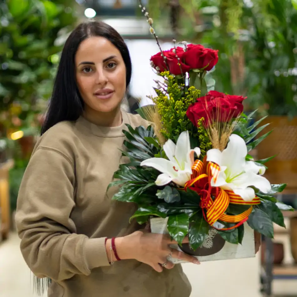 Cajita de madera con vertical de rosas