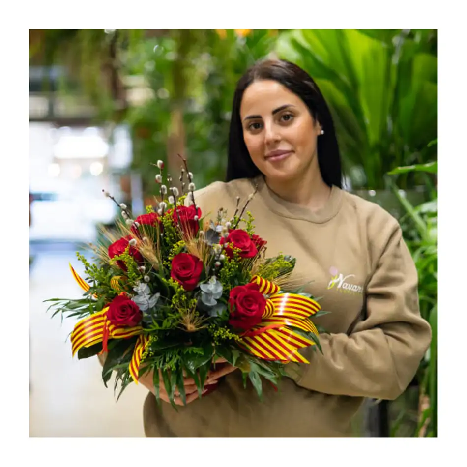 Centro 10 rosas en base de cerámica