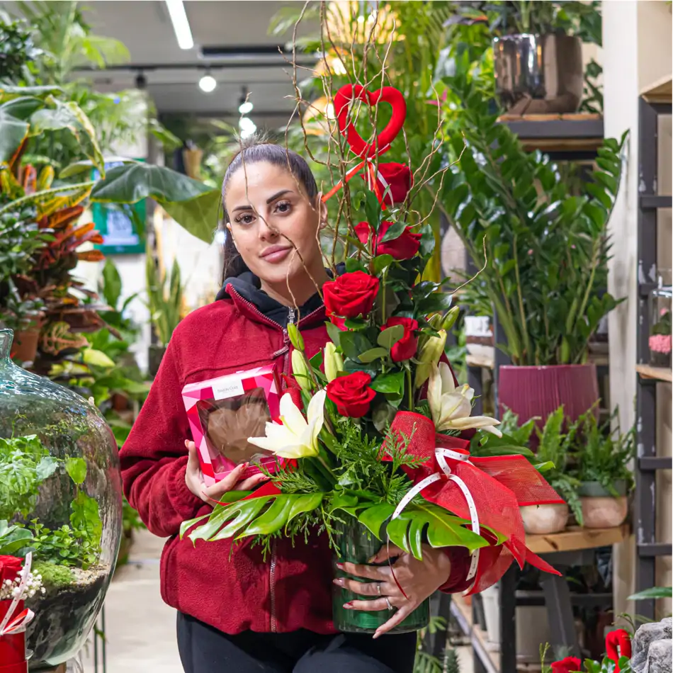 Cilindre Piramidal amb 9 Roses Rojas: Perfecte per a Sant Valentí.SV5