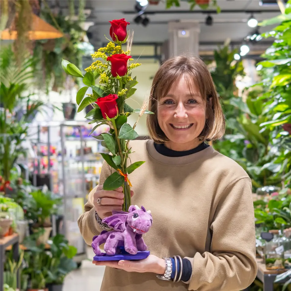 Figura Artesanal con Dragón Pequeño y Rosas