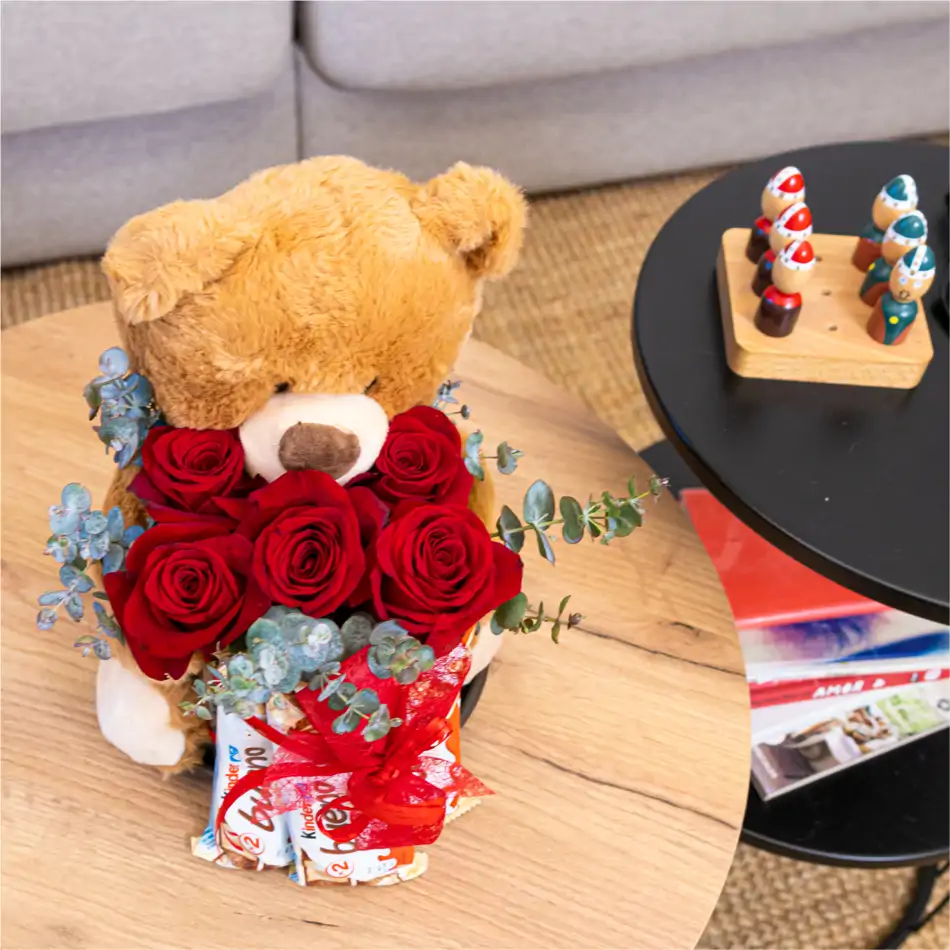 Peluche con Rosas Rojas y Chocolatina: El Regalo Perfecto para San Valentín.Sv10