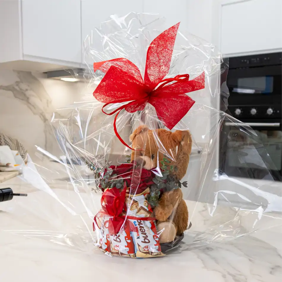 Peluche con Rosas Rojas y Chocolatina: El Regalo Perfecto para San Valentín.Sv10