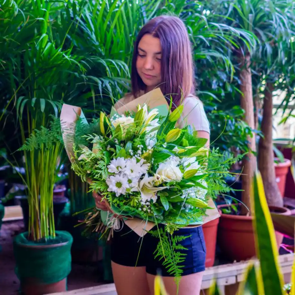 Ramo de lilium, margarita y rosas