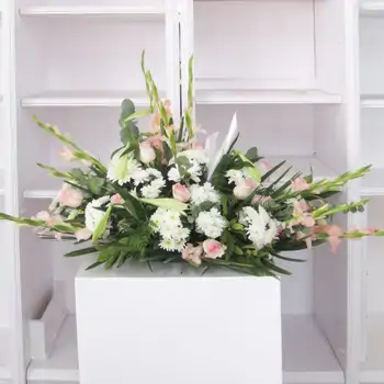 Comprar Cojín flores variadas tonos blancos y rosas en Barcelona