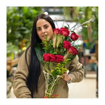 Comprar Cono de 12 rosas rojas en Barcelona