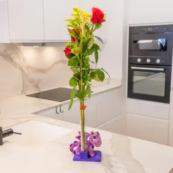 Comprar Figura Artesanal con Dragón Pequeño y Rosas en Barcelona