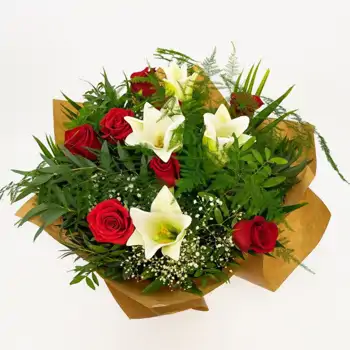 Comprar Ram de longuiflorum i roses vermelles a Barcelona