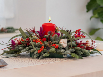 Centros de mesa navideños con flores hechos a mano